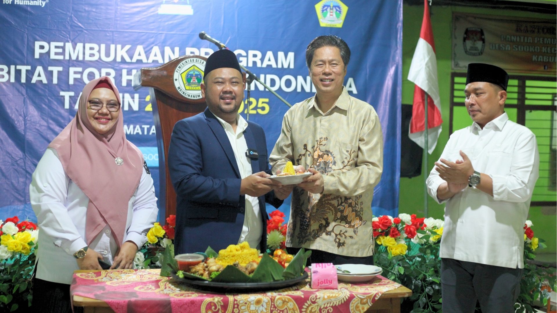 Gresik government officials and Habitat Indonesia representatives at the program launch event.