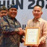 Habitat for Humanity Indonesia Receives the 2024 TJSLP Award from Karawang Regency